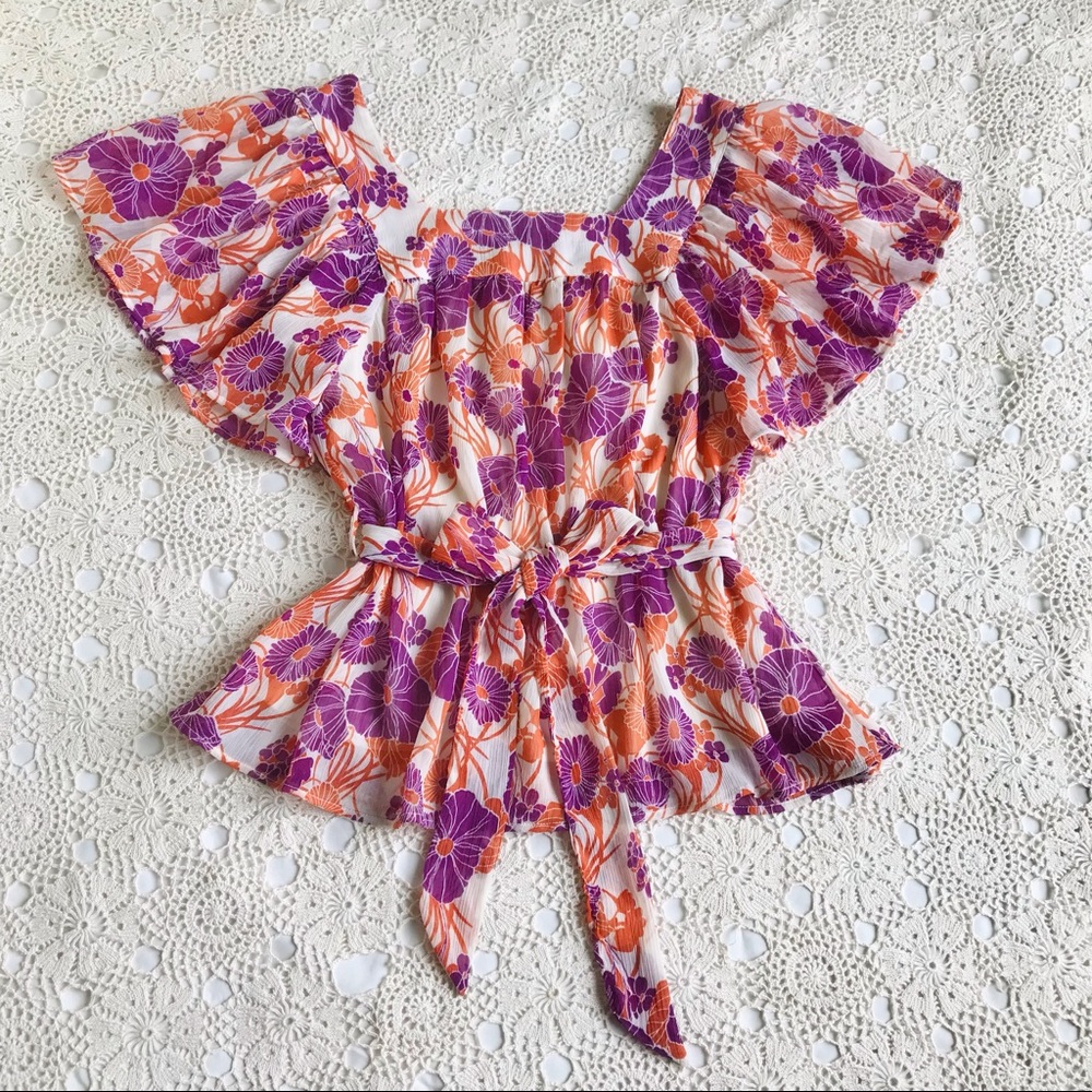 🌸 Floral angel sleeve top